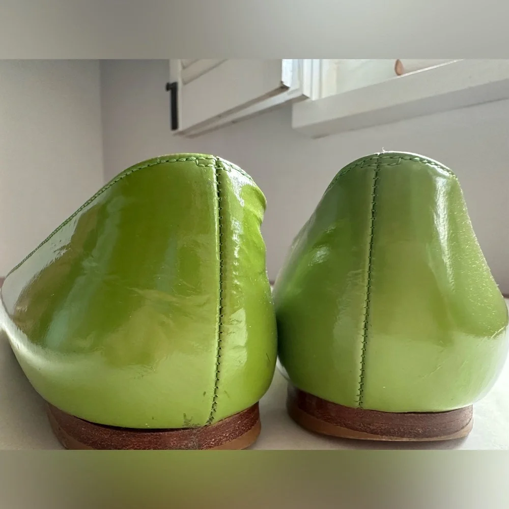 * Pretty Green Manolo Blahnik Flats with Round Toe, Size 37.5 - Super Sweet! - Picture 6 of 7